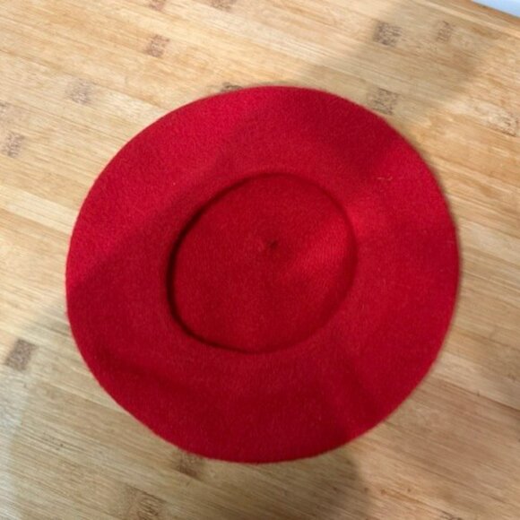 Retro Wool Red Beret - Picture 14 of 16